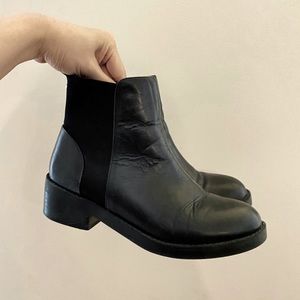 Steve Madden Flat Black Round Toe Chelsea Boots